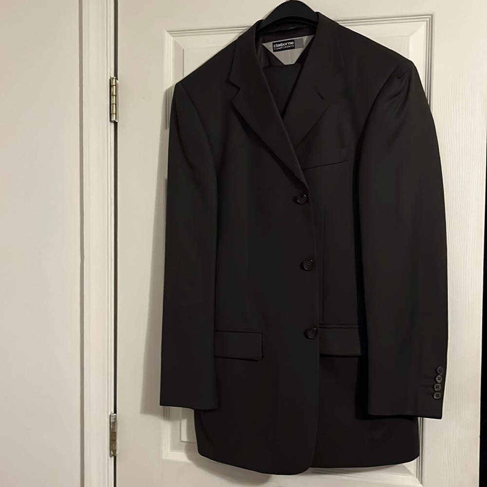 Men’s Brown Cuff 100% Worsted wool Suit like new.